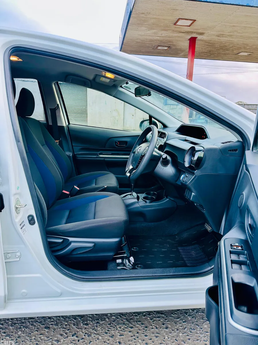 Toyota Aqua Hatchback, Petrol Hybrid, 2018, White