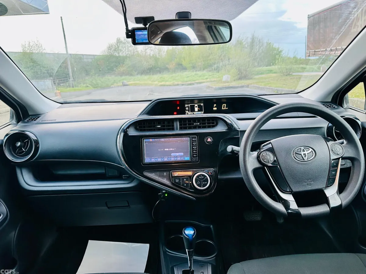 Toyota Aqua Hatchback, Petrol Hybrid, 2018, White