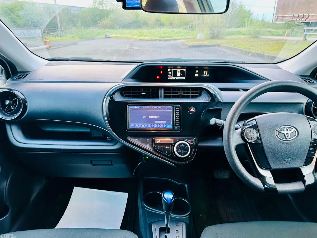 Toyota Aqua Hatchback, Petrol Hybrid, 2018, White