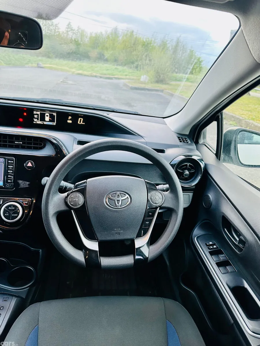 Toyota Aqua Hatchback, Petrol Hybrid, 2018, White