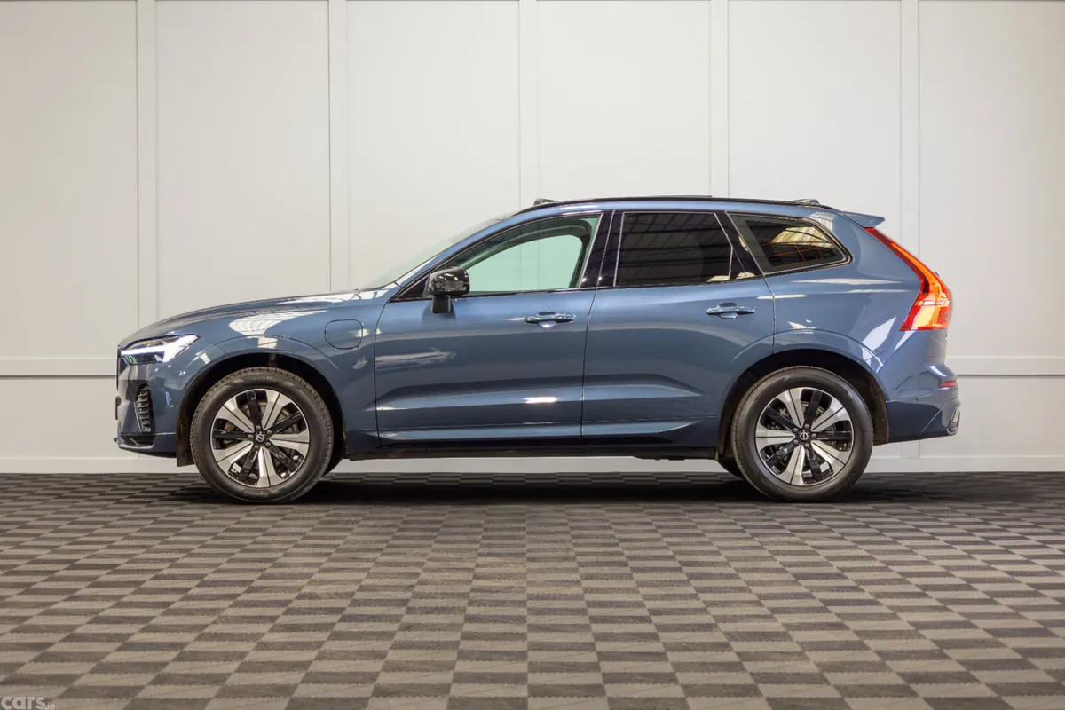 Volvo XC60 SUV, Petrol Plug-in Hybrid, 2024, Blue