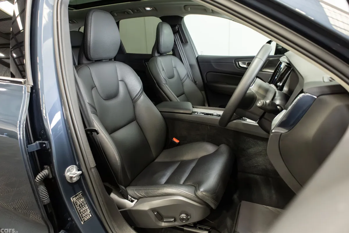 Volvo XC60 SUV, Petrol Plug-in Hybrid, 2024, Blue