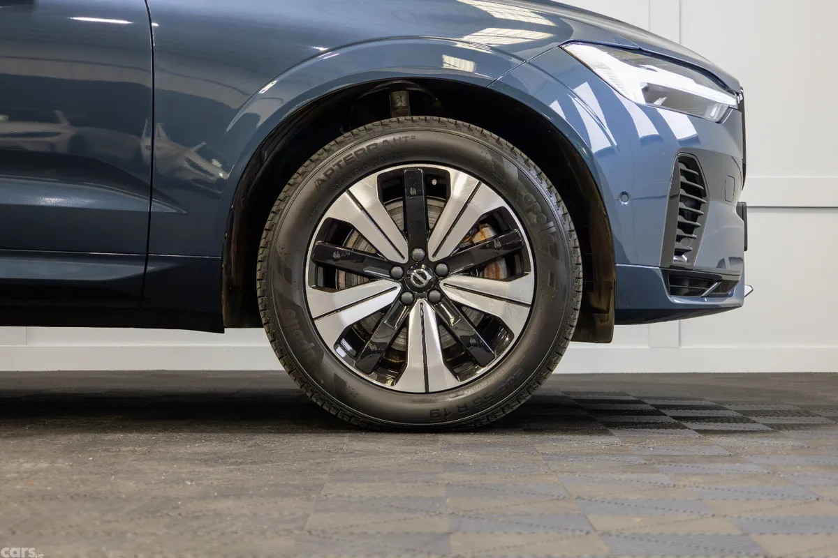 Volvo XC60 SUV, Petrol Plug-in Hybrid, 2024, Blue
