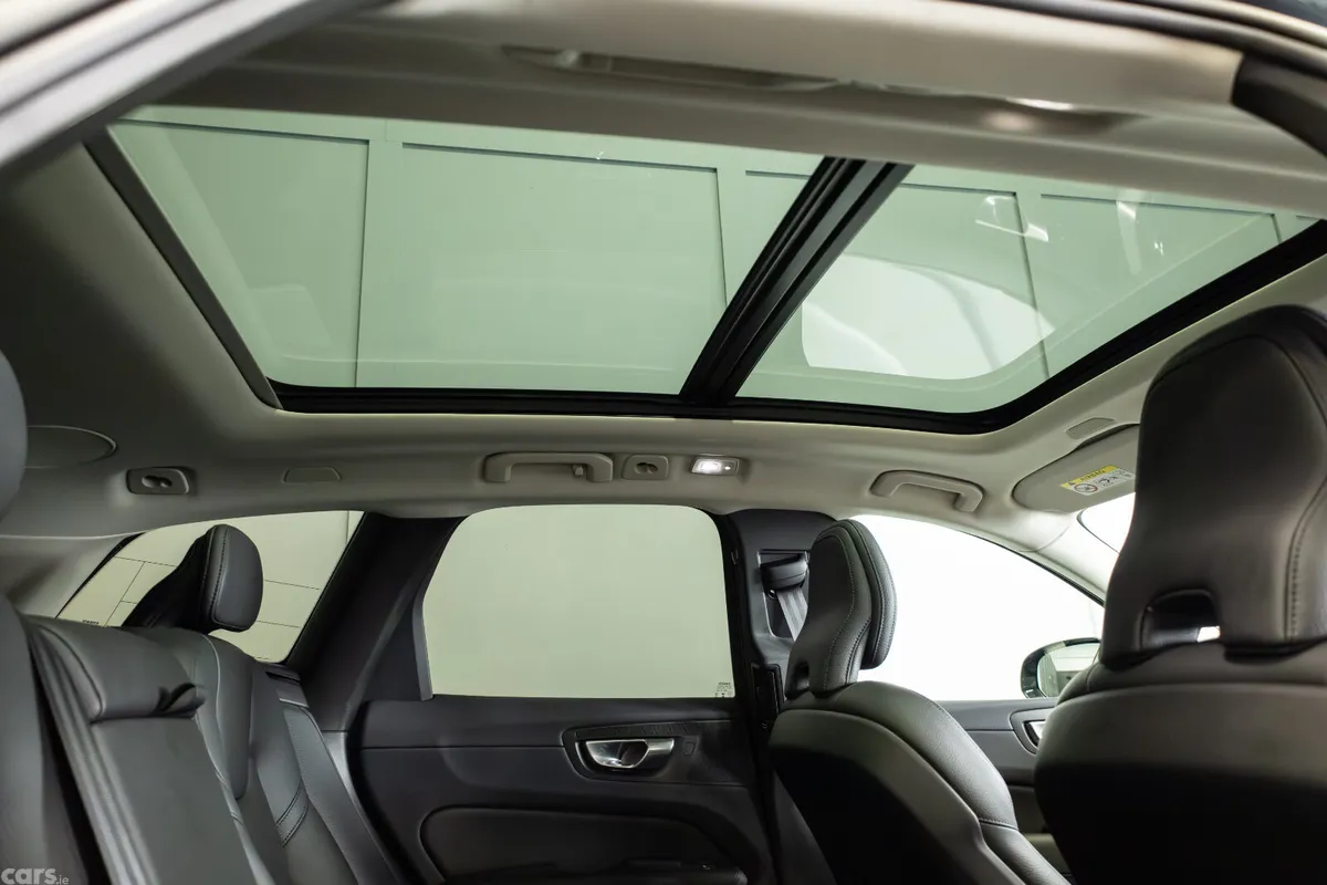 Volvo XC60 SUV, Petrol Plug-in Hybrid, 2024, Blue