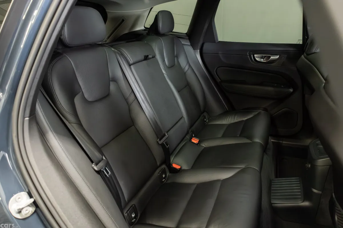 Volvo XC60 SUV, Petrol Plug-in Hybrid, 2024, Blue