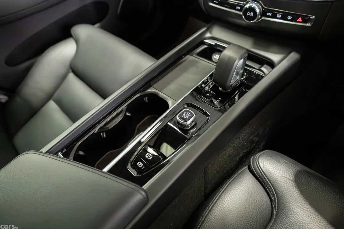 Volvo XC60 SUV, Petrol Plug-in Hybrid, 2024, Blue