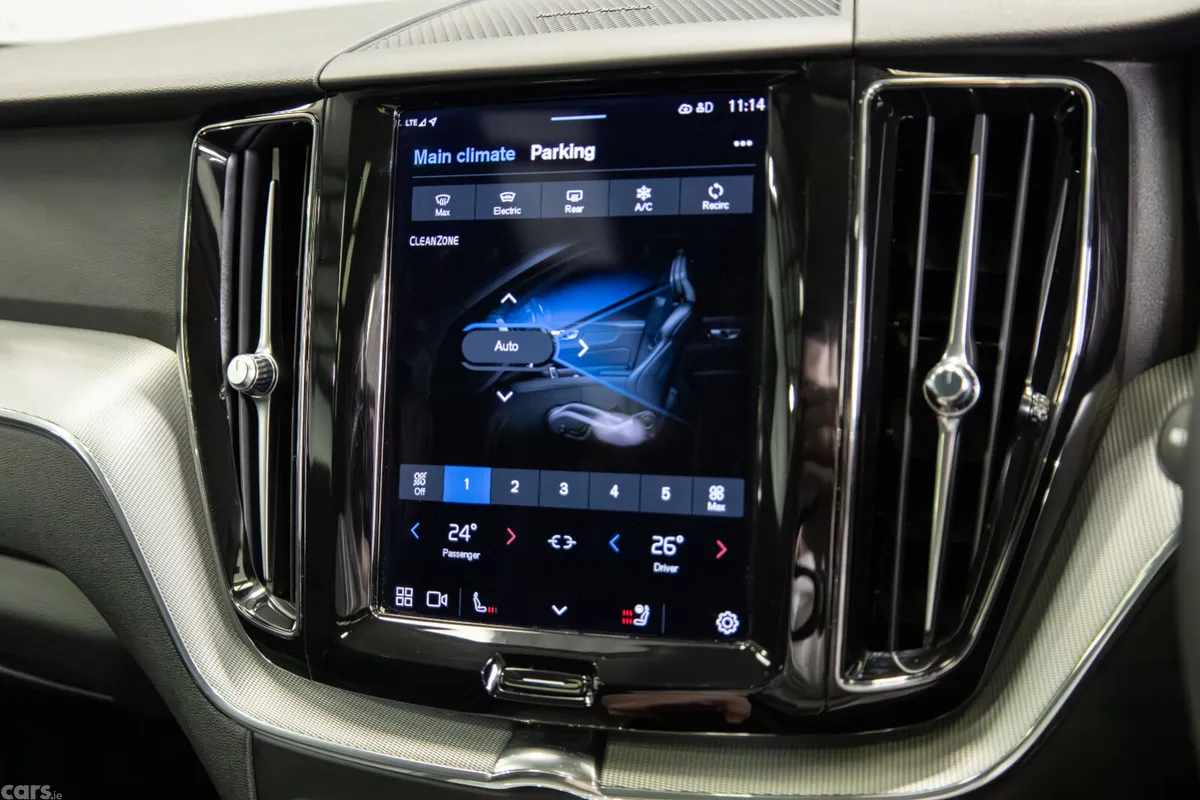 Volvo XC60 SUV, Petrol Plug-in Hybrid, 2024, Blue