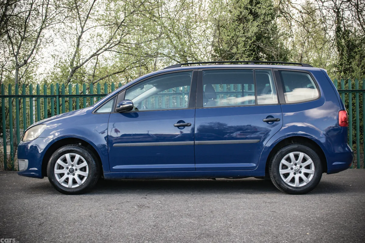 Volkswagen Touran MPV, Diesel, 2011, Blue