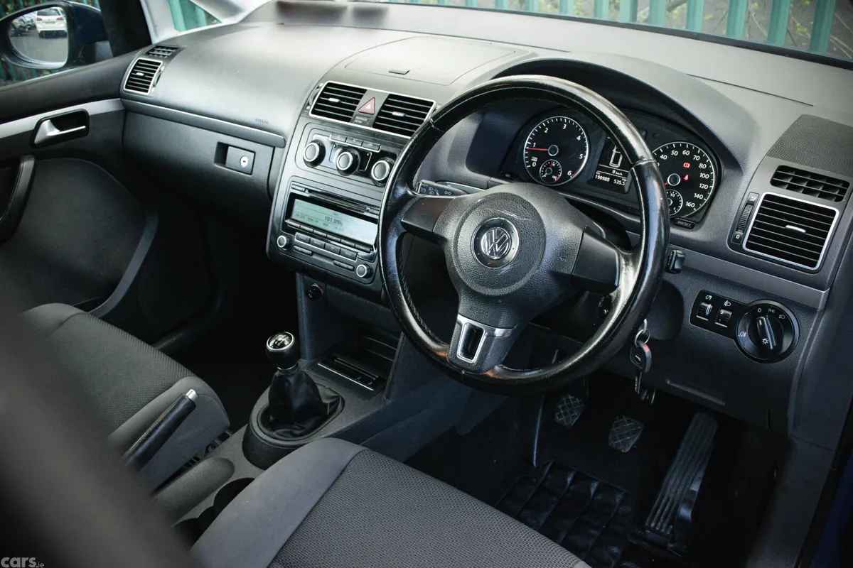 Volkswagen Touran MPV, Diesel, 2011, Blue