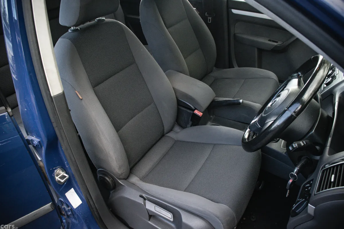 Volkswagen Touran MPV, Diesel, 2011, Blue