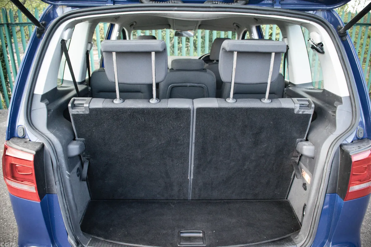 Volkswagen Touran MPV, Diesel, 2011, Blue