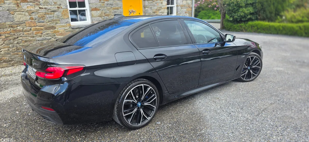 BMW 5-Series Saloon, Petrol Plug-in Hybrid, 2022, Black