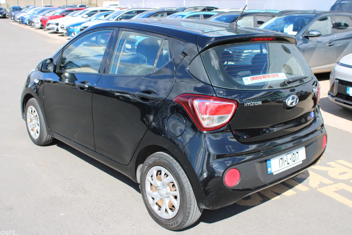 Hyundai i10 Hatchback, Petrol, 2017, Black