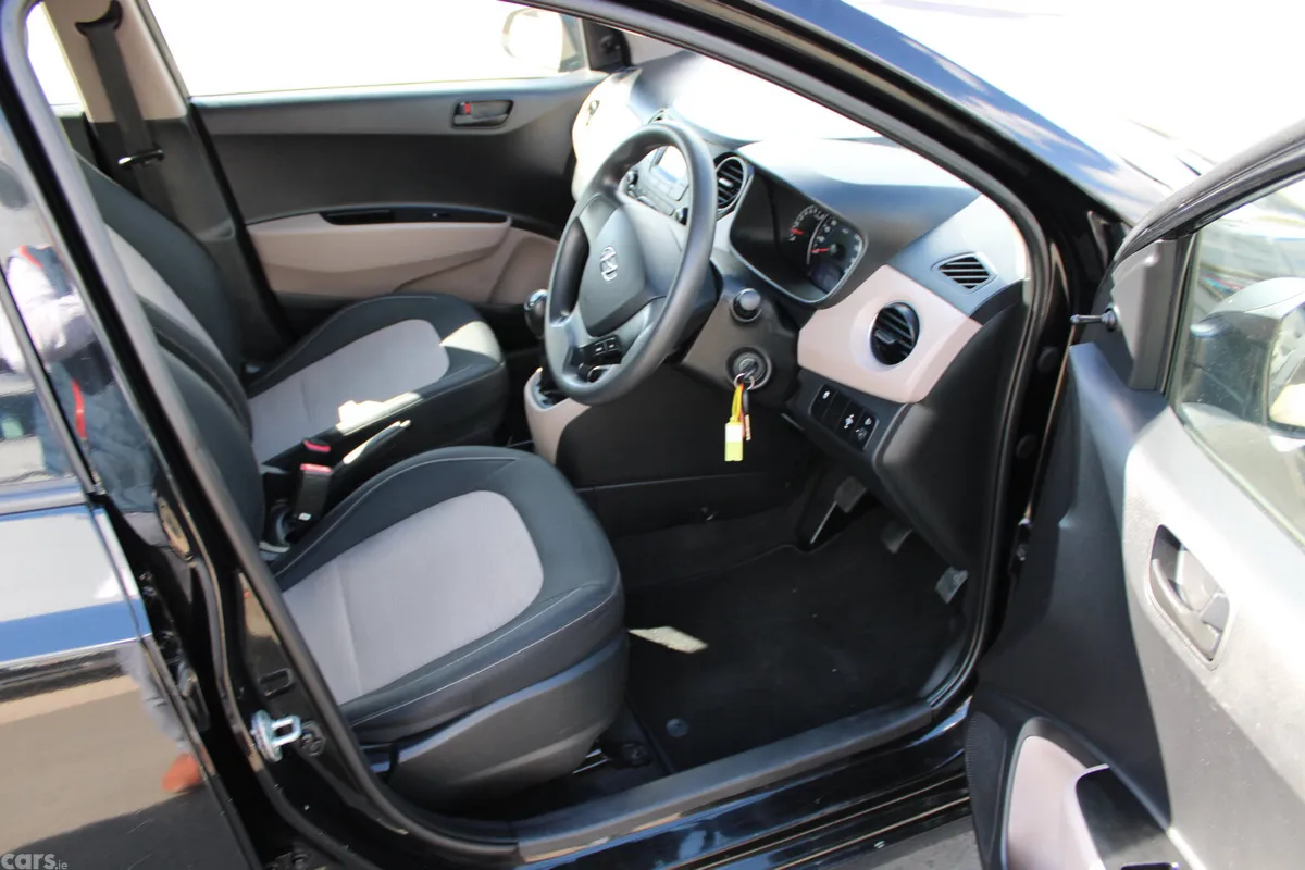 Hyundai i10 Hatchback, Petrol, 2017, Black