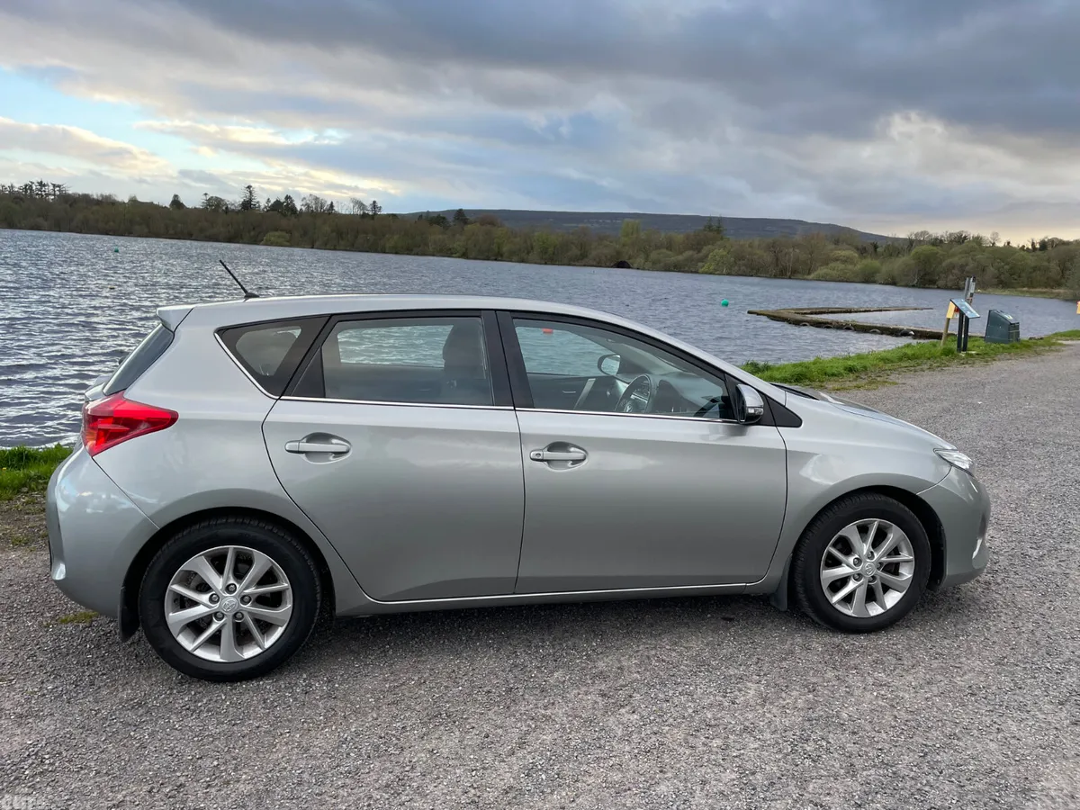 Toyota Auris Hatchback, Diesel, 2013, Grey