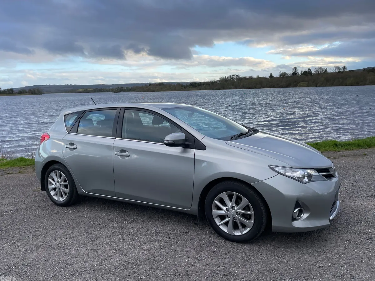 Toyota Auris Hatchback, Diesel, 2013, Grey
