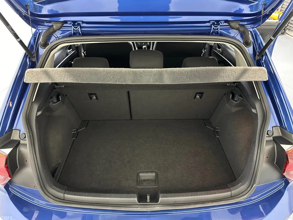Volkswagen Polo Hatchback, Petrol, 2022, Blue