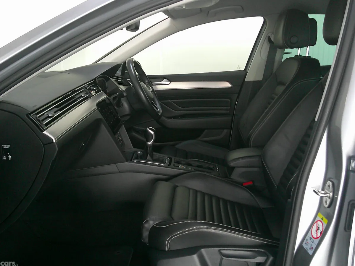 Volkswagen Passat Saloon, Diesel, 2021, Grey