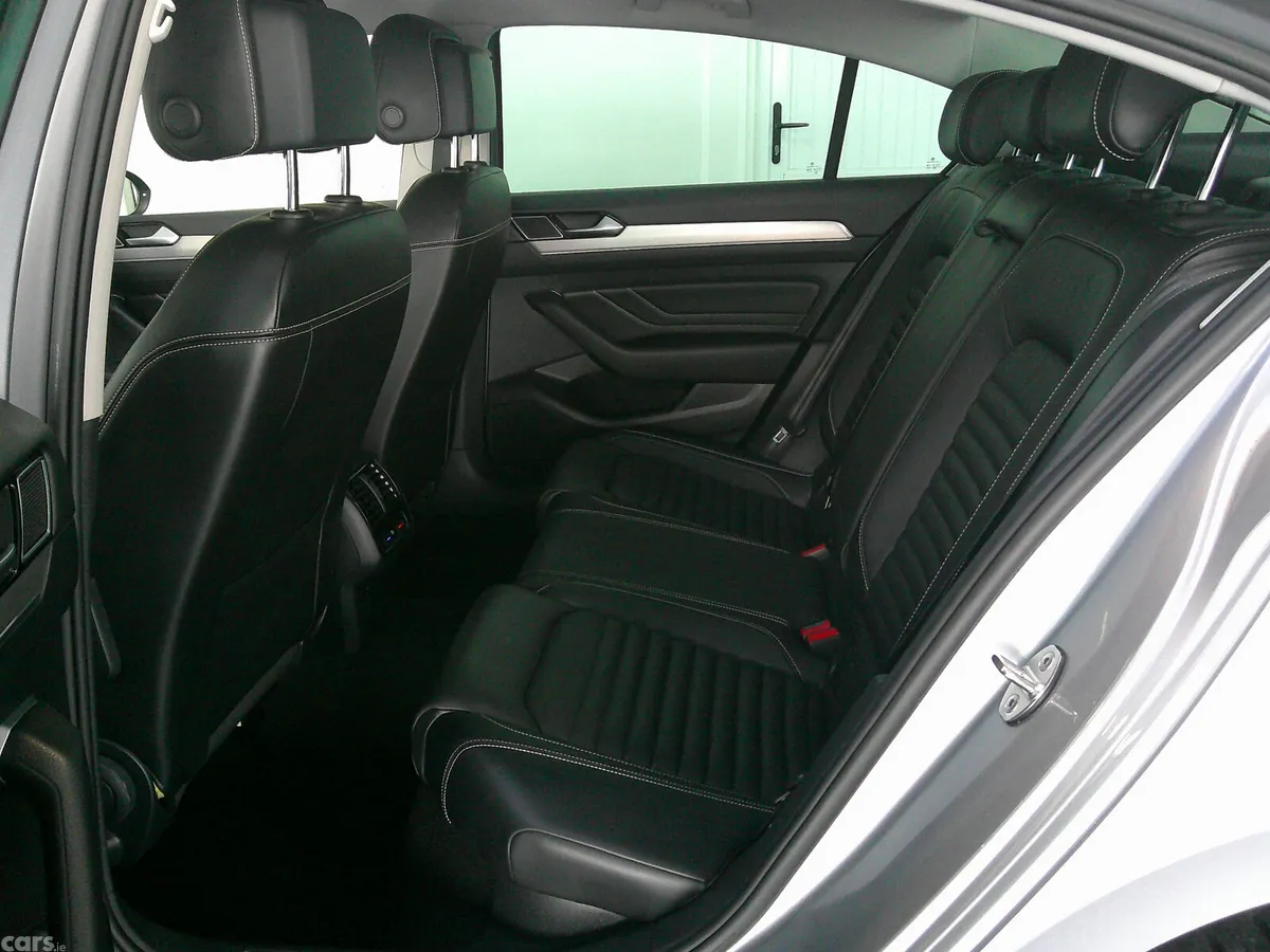 Volkswagen Passat Saloon, Diesel, 2021, Grey