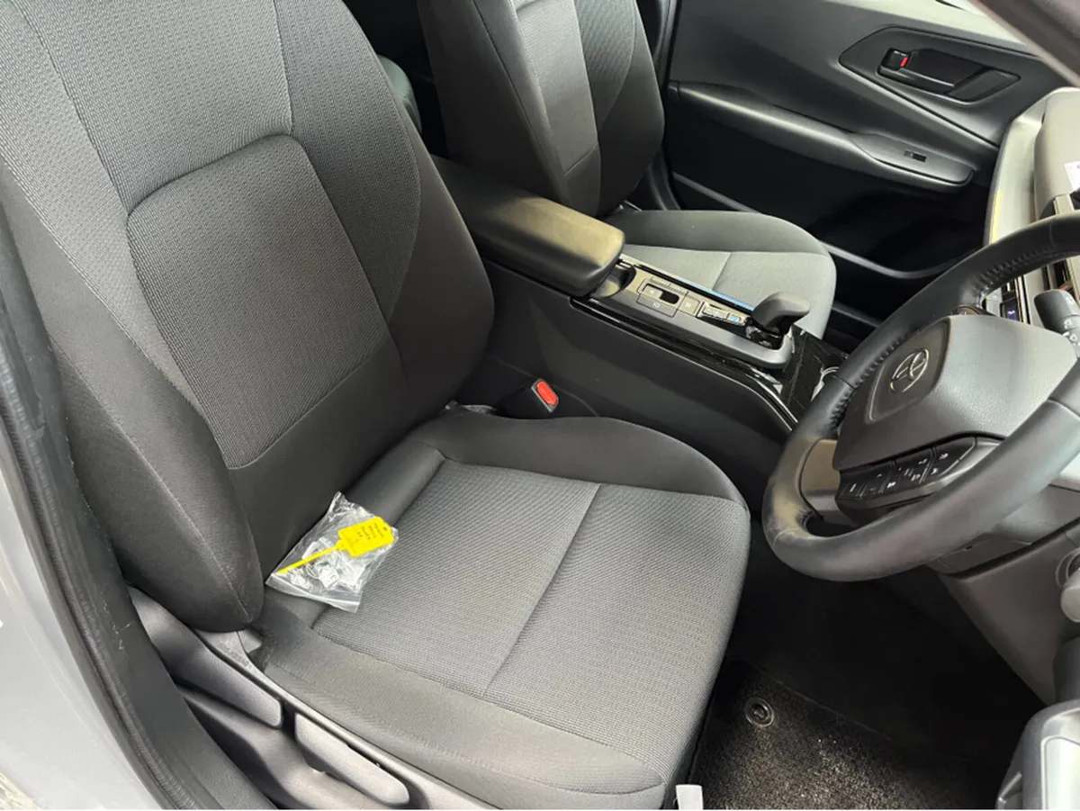 Toyota Prius Estate, Petrol, 2025, Silver