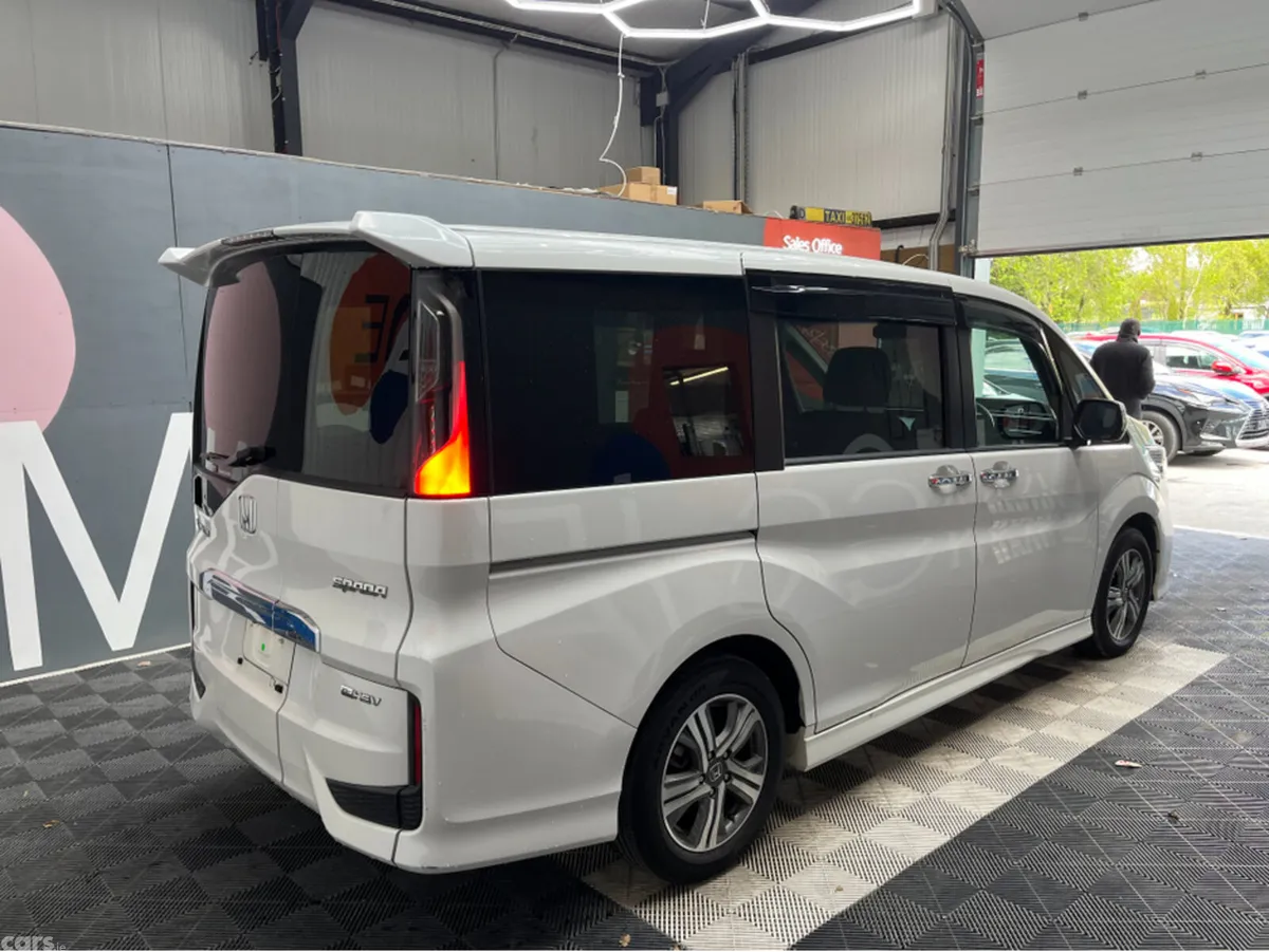 Honda Stepwagon MPV, Petrol Hybrid, 2021, White