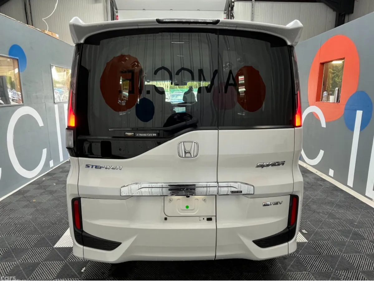 Honda Stepwagon MPV, Petrol Hybrid, 2021, White