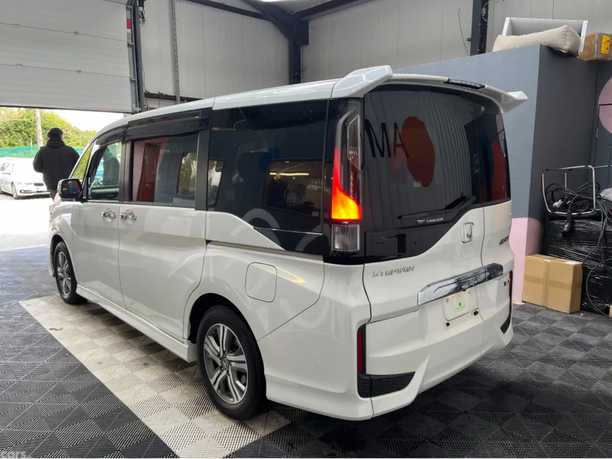Honda Stepwagon MPV, Petrol Hybrid, 2021, White