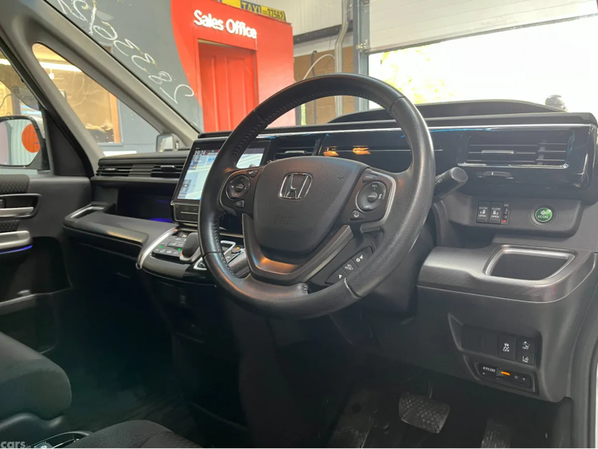 Honda Stepwagon MPV, Petrol Hybrid, 2021, White