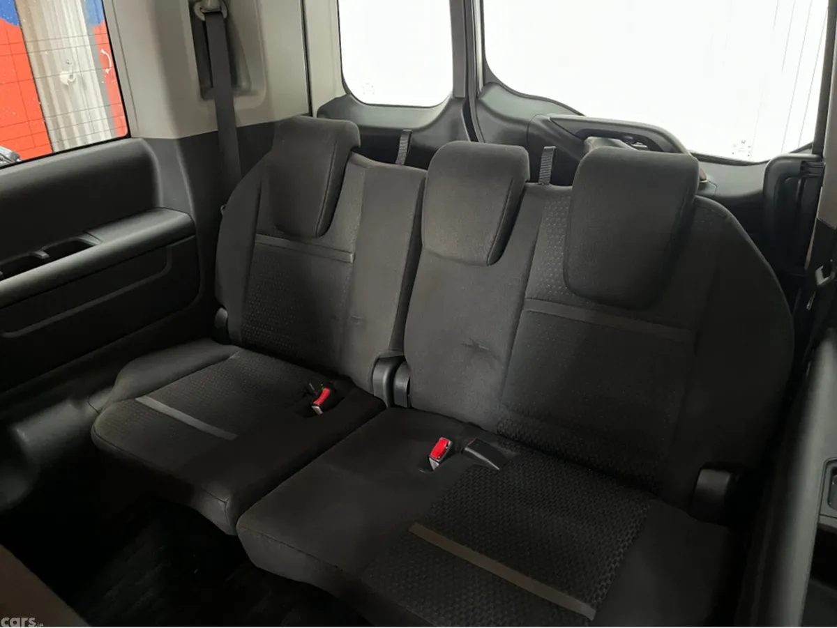 Honda Stepwagon MPV, Petrol Hybrid, 2021, White