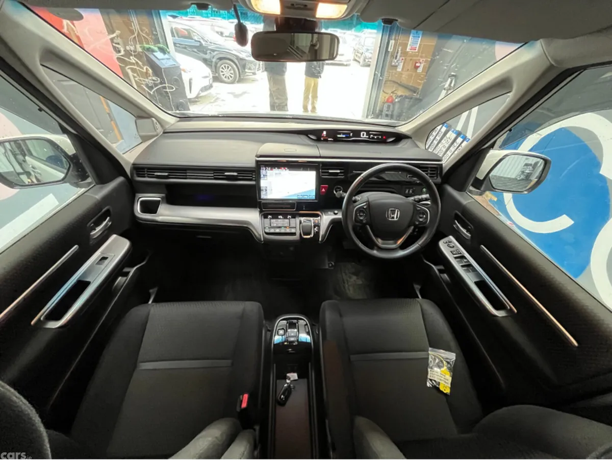 Honda Stepwagon MPV, Petrol Hybrid, 2021, White