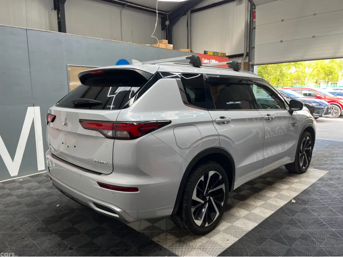 Mitsubishi Outlander SUV, Petrol Plug-in Hybrid, 2024, White