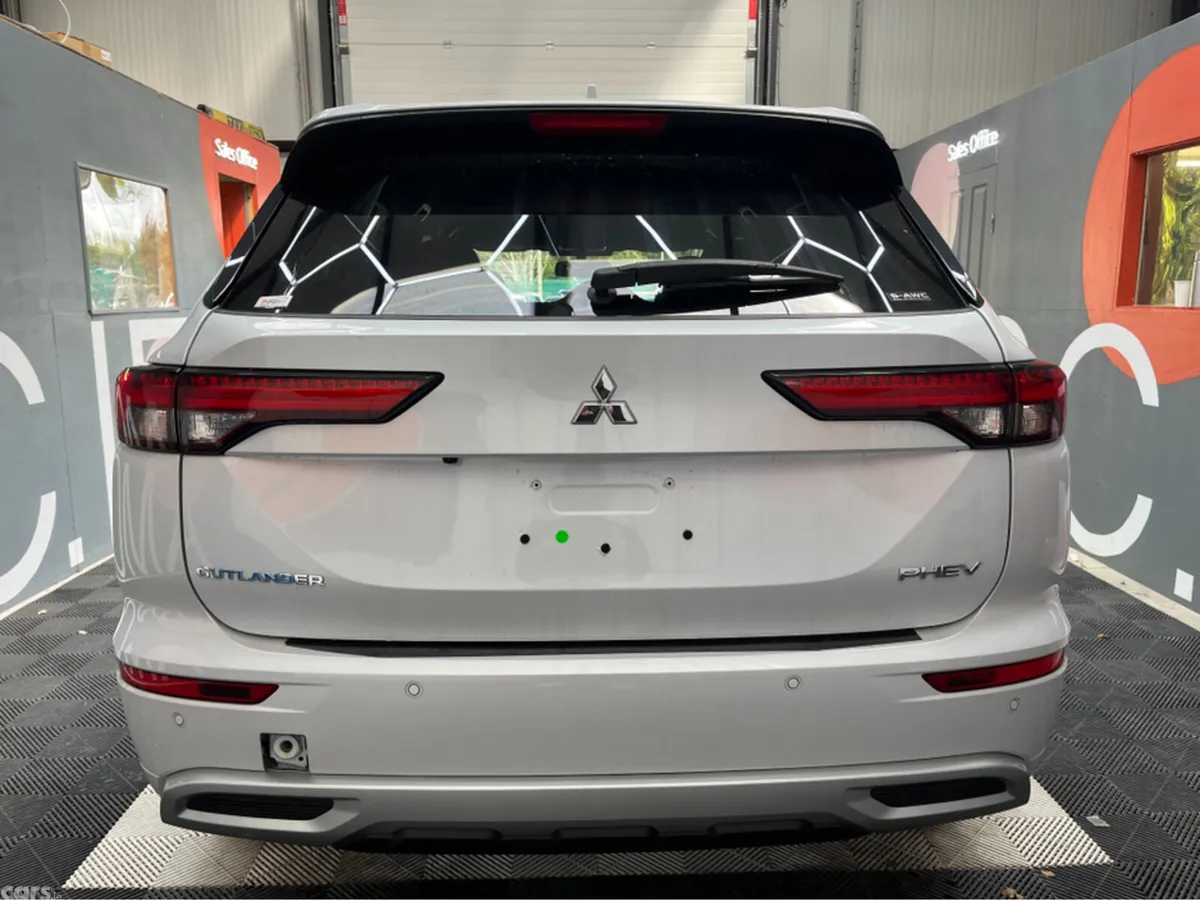 Mitsubishi Outlander SUV, Petrol Plug-in Hybrid, 2024, White