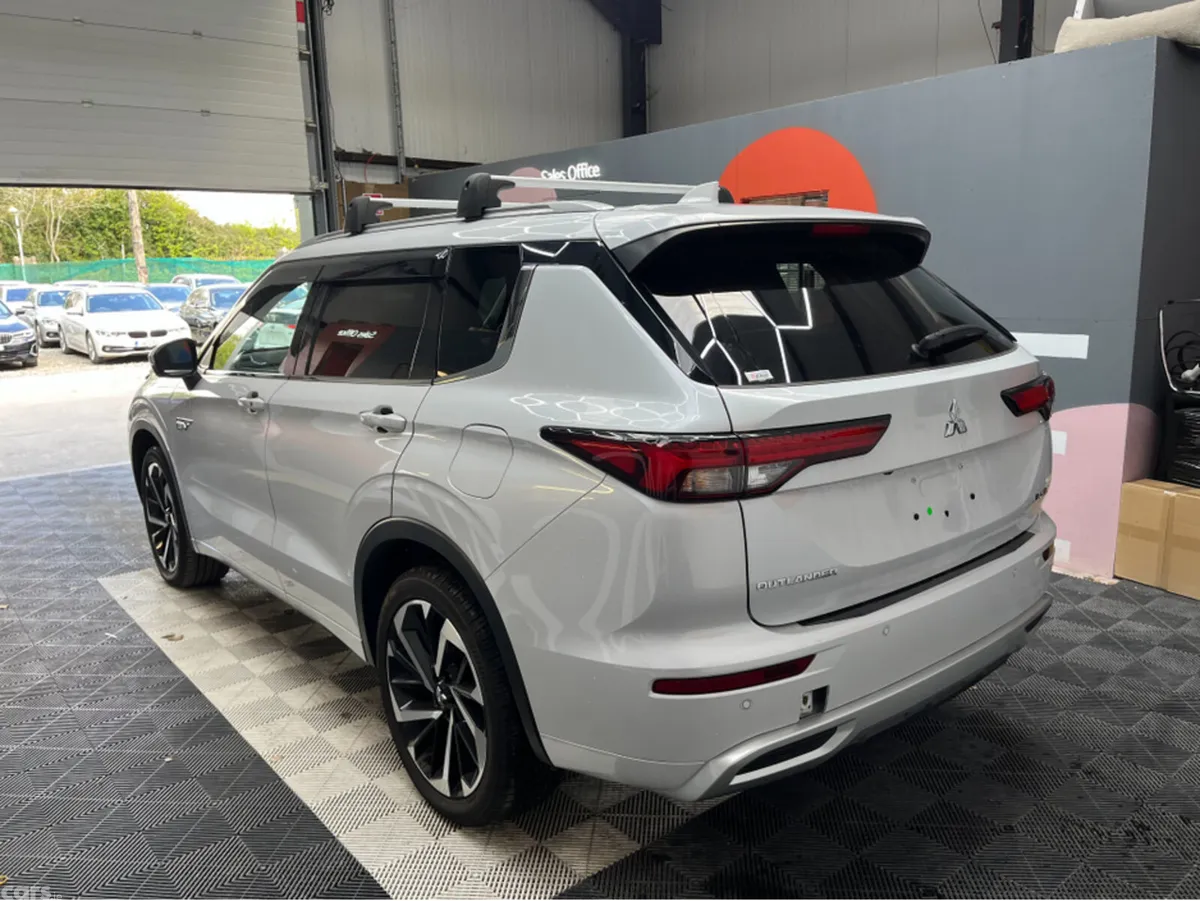 Mitsubishi Outlander SUV, Petrol Plug-in Hybrid, 2024, White