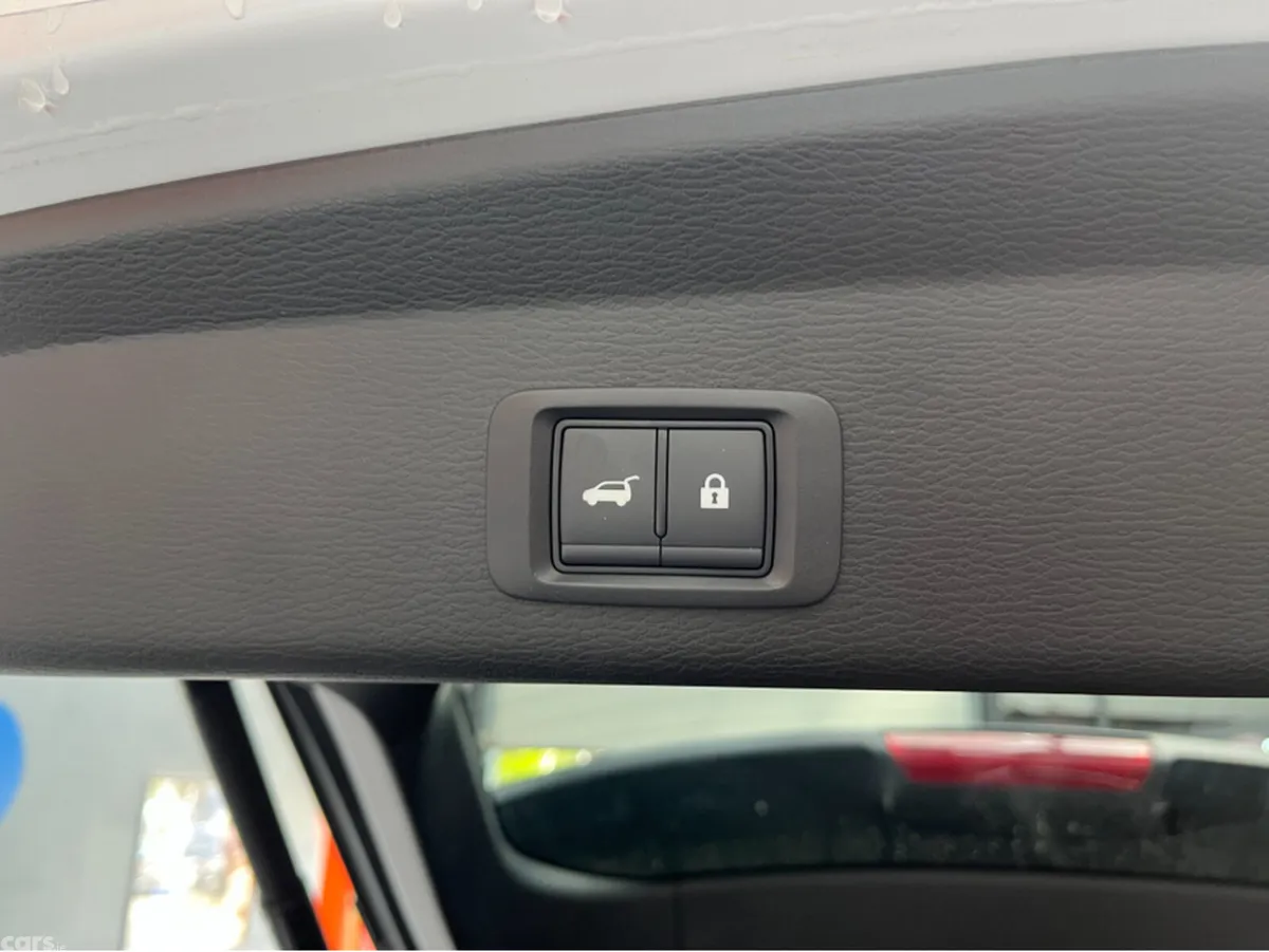 Mitsubishi Outlander SUV, Petrol Plug-in Hybrid, 2024, White