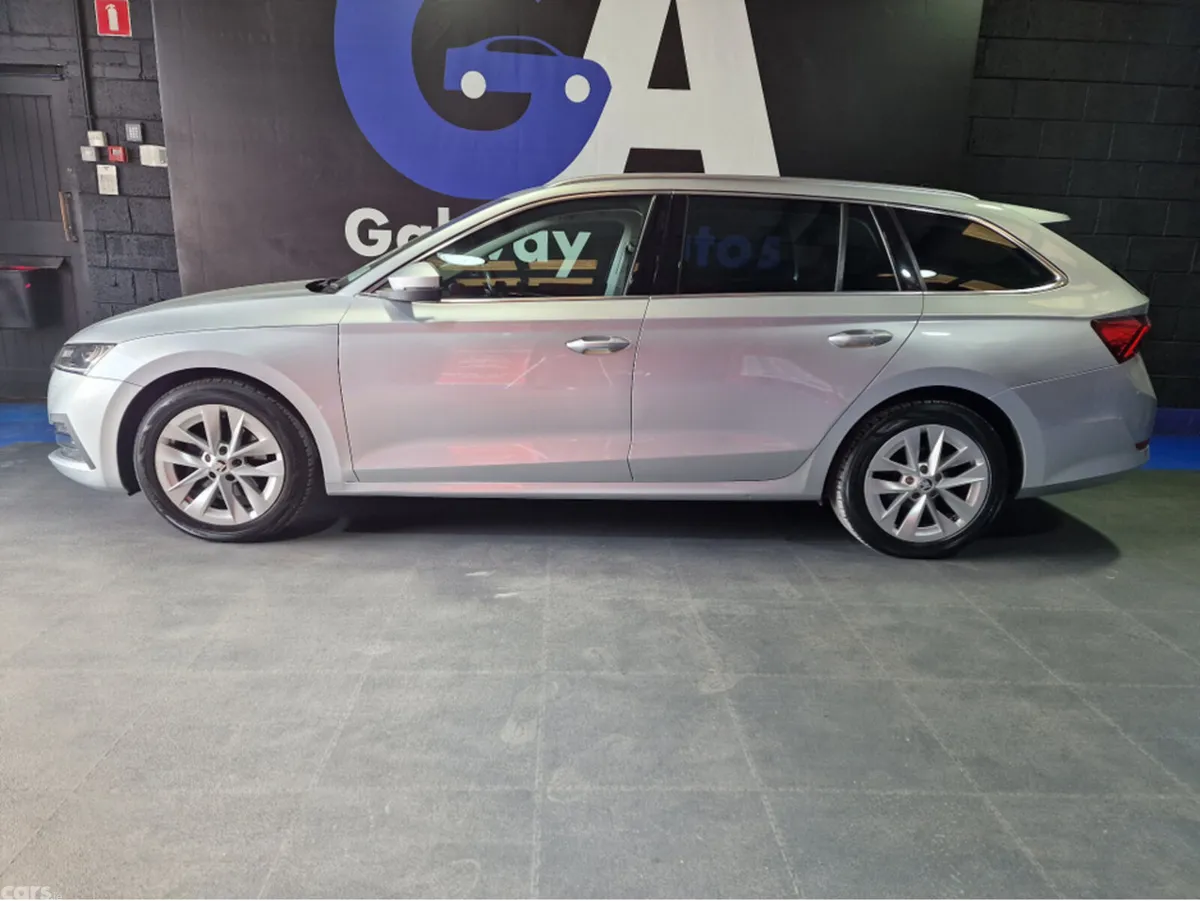 Skoda Octavia Estate, Petrol, 2020, Silver