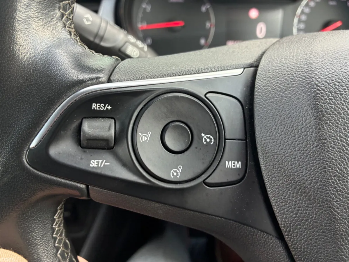 Opel Crossland MPV, Diesel, 2022, White