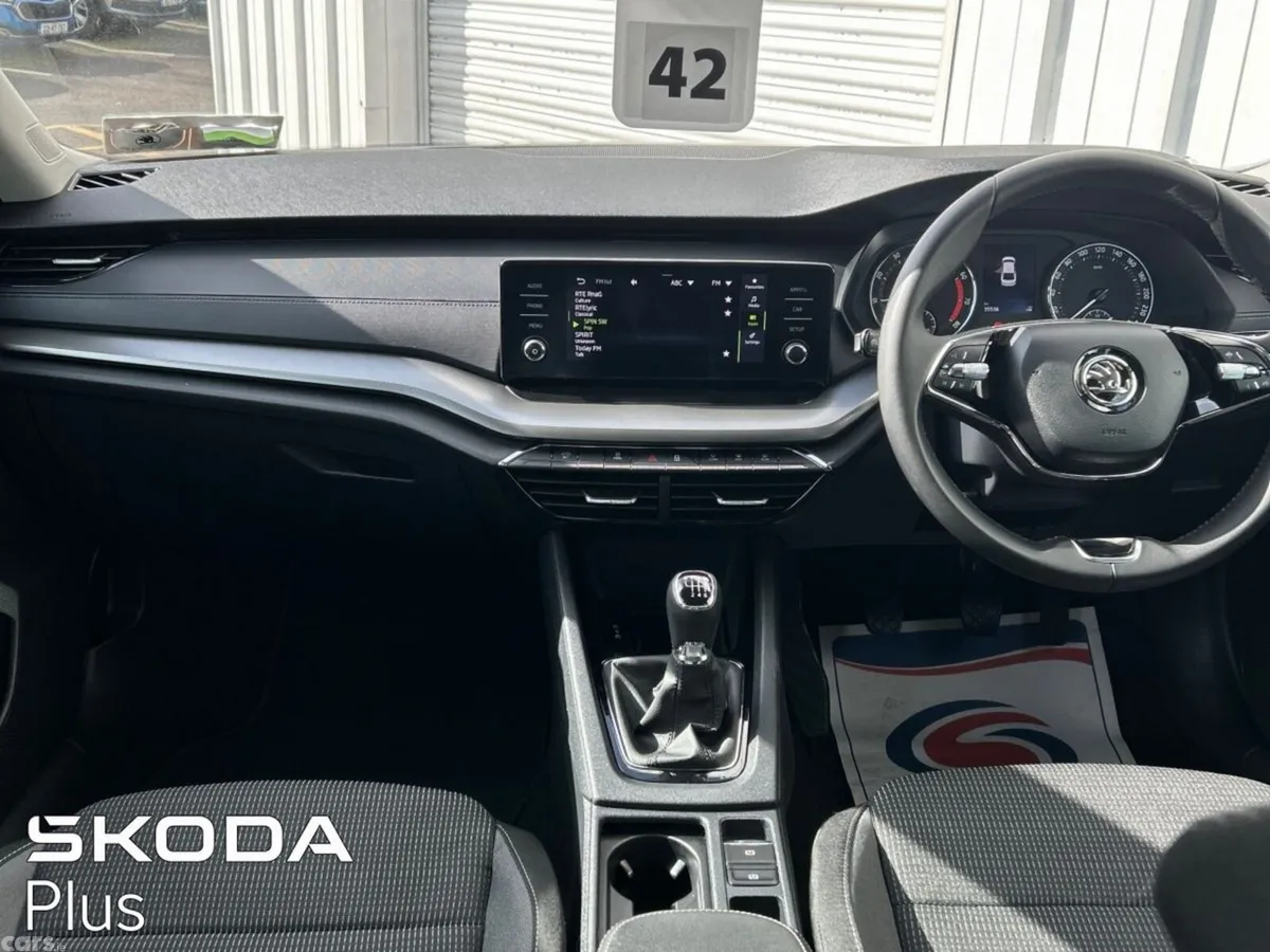 Skoda Octavia Saloon, Petrol, 2024, Blue