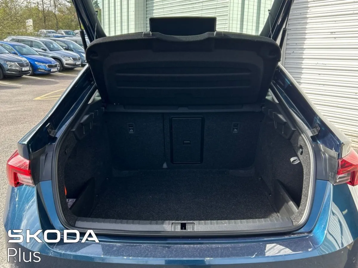 Skoda Octavia Saloon, Petrol, 2024, Blue