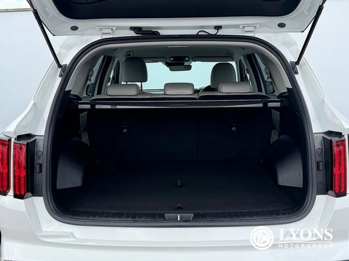 Kia Sorento SUV, Petrol Plug-in Hybrid, 2023, White