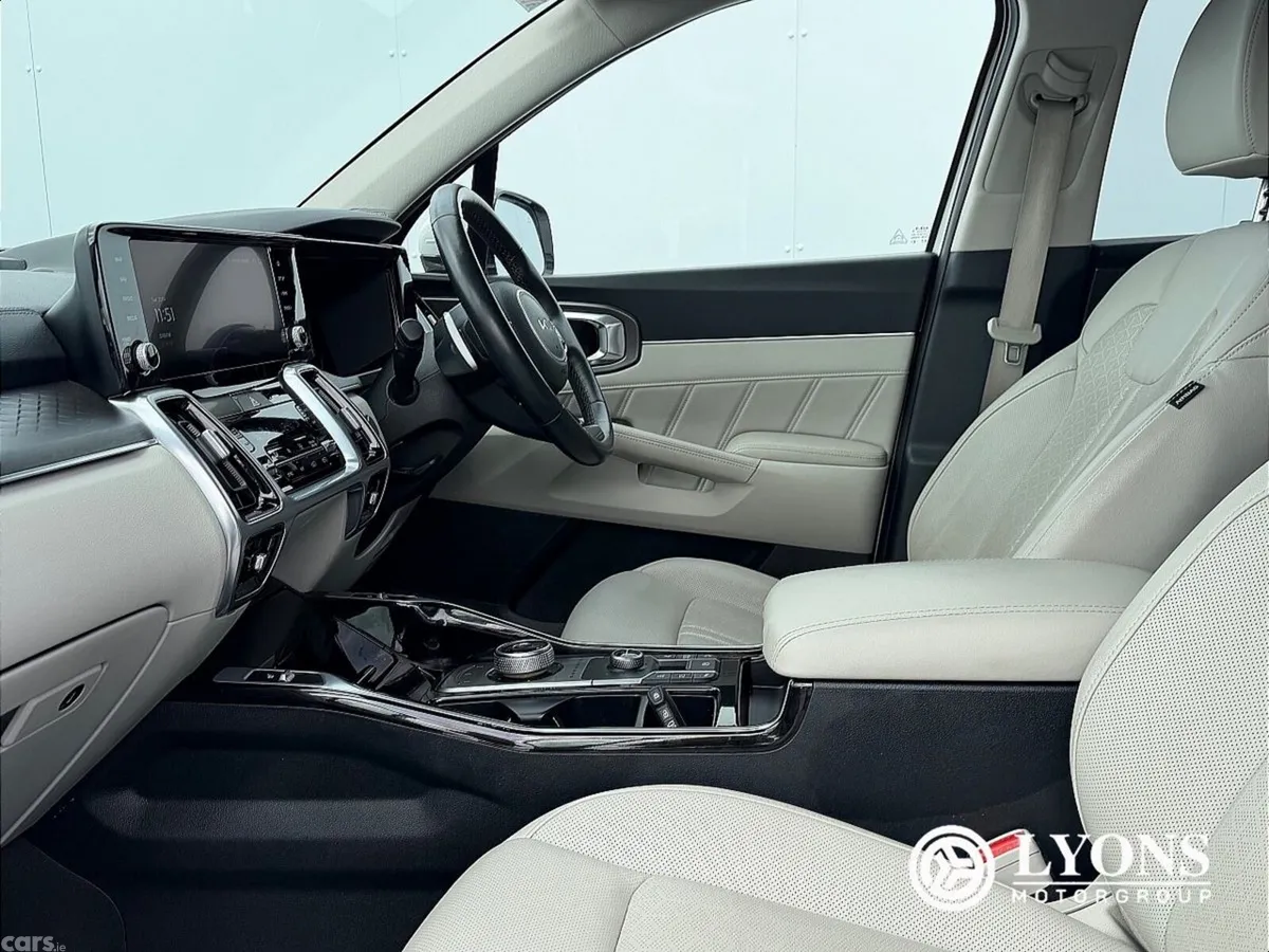 Kia Sorento SUV, Petrol Plug-in Hybrid, 2023, White