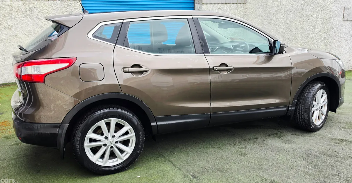 Nissan Qashqai Hatchback, Diesel, 2015, Brown