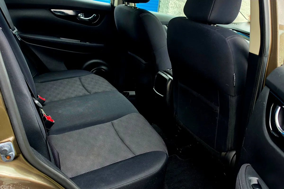 Nissan Qashqai Hatchback, Diesel, 2015, Brown