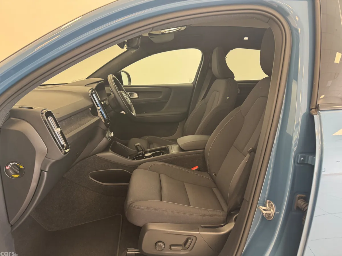 Volvo C40 Estate/Jeep, Electric, 2023, Blue
