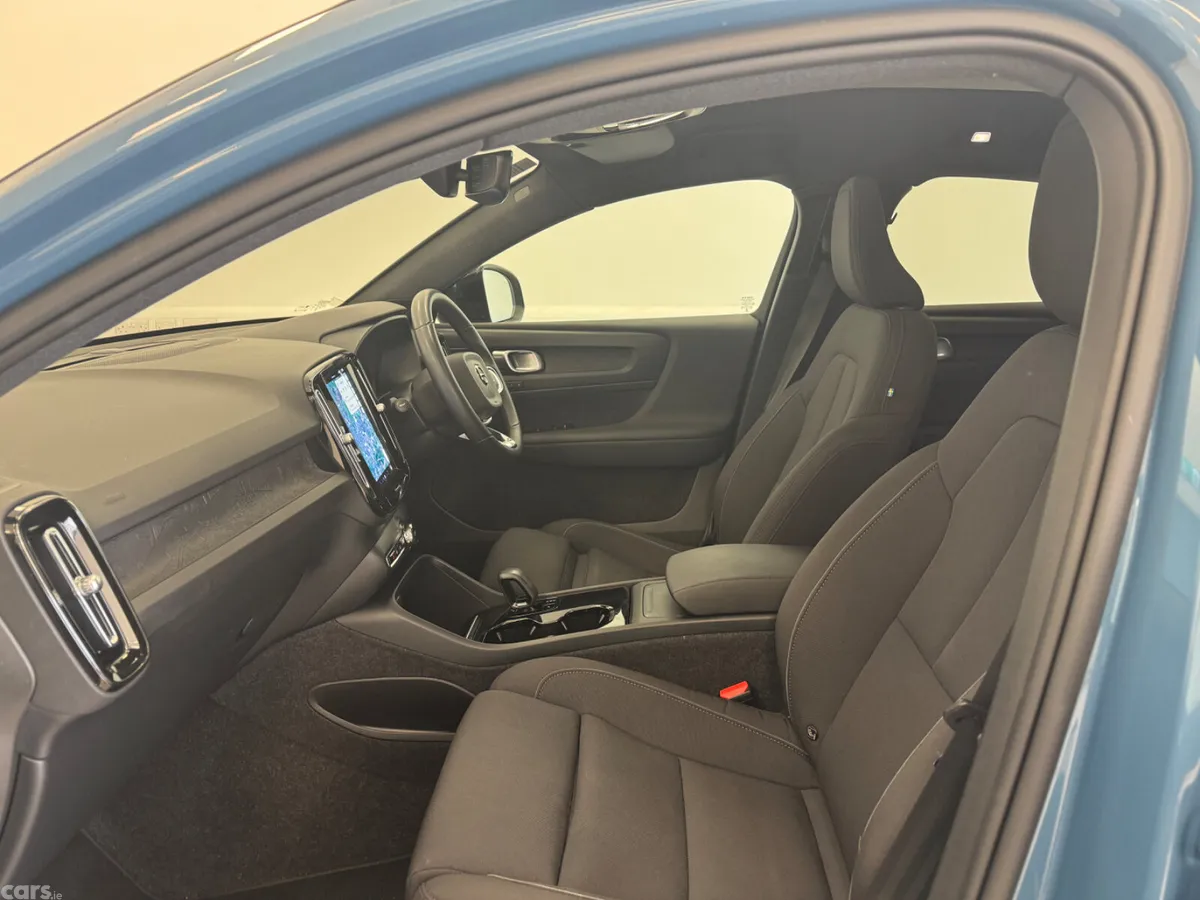 Volvo C40 Estate/Jeep, Electric, 2023, Blue