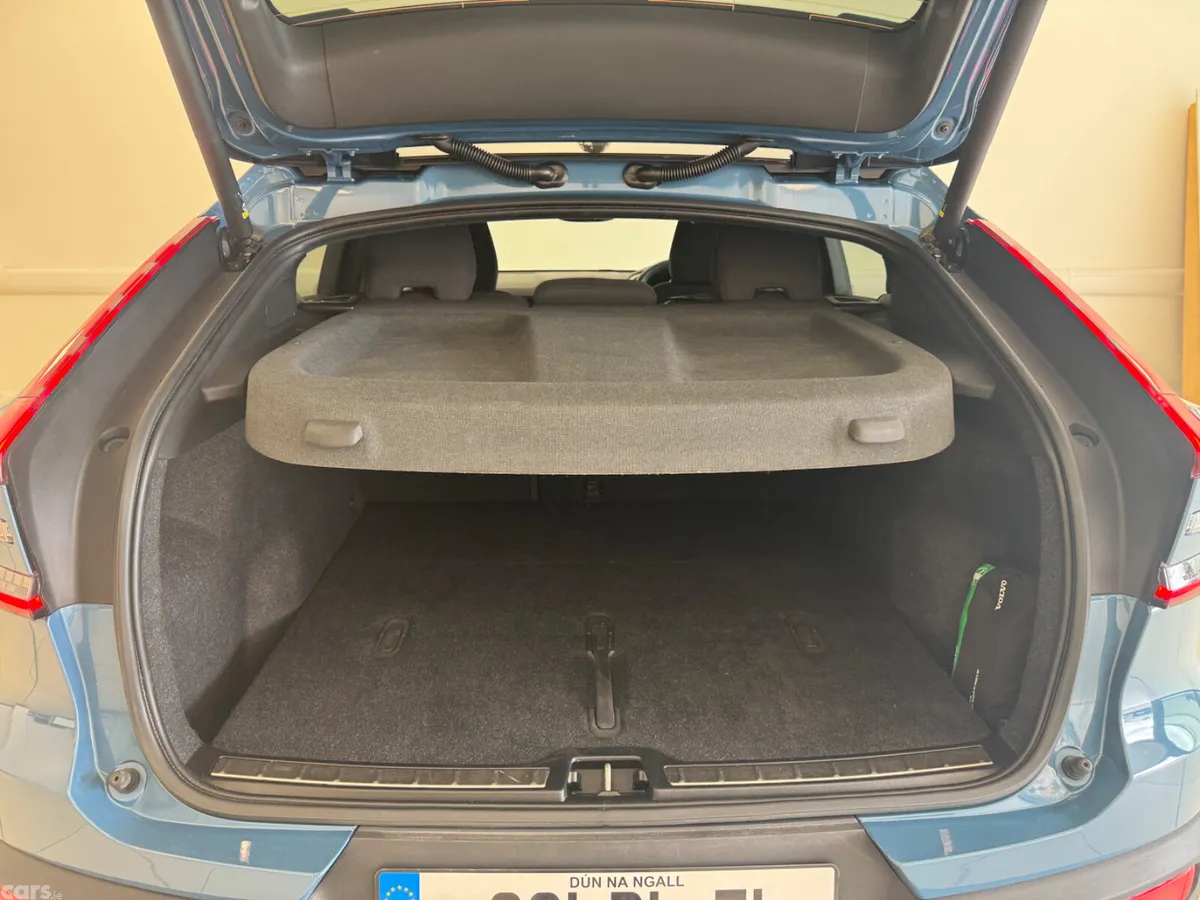 Volvo C40 Estate/Jeep, Electric, 2023, Blue