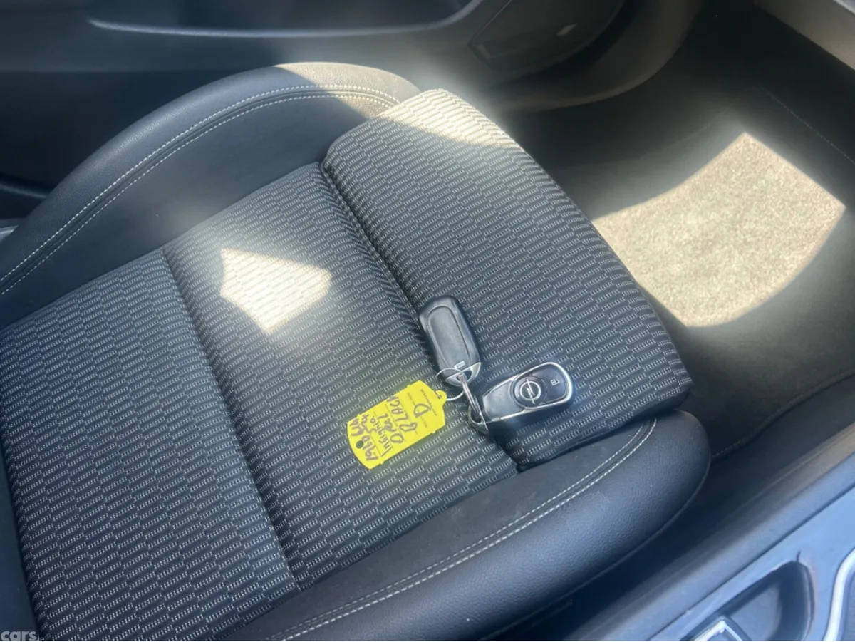 Opel Insignia Hatchback, Diesel, 2019, Black