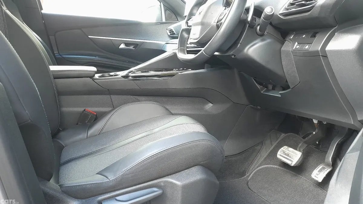 Peugeot 3008 MPV, Diesel, 2023, Grey