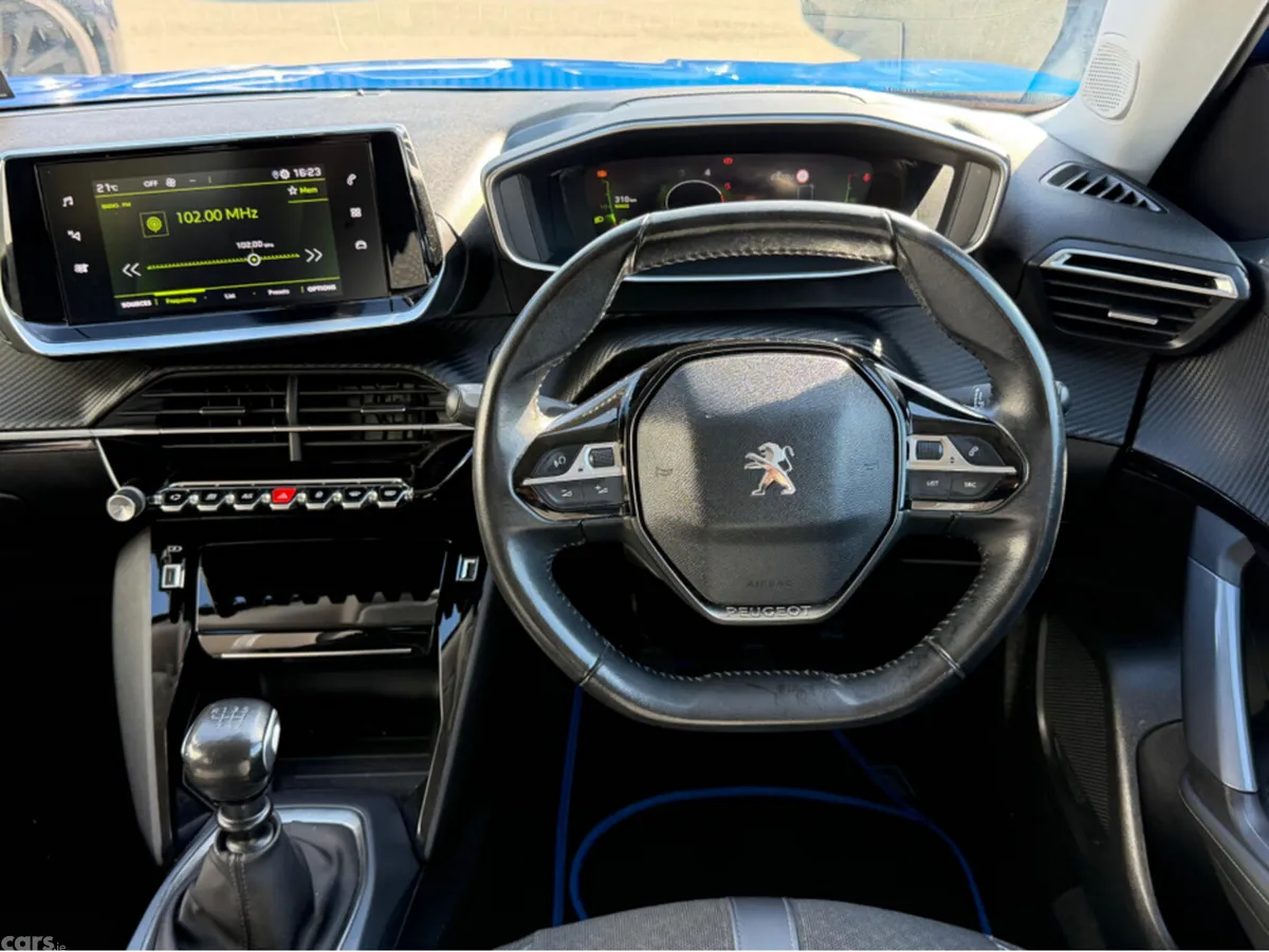 Peugeot 2008 MPV, Diesel, 2020, Blue