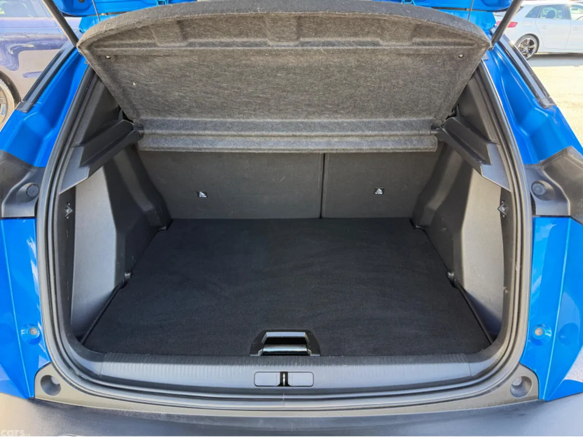 Peugeot 2008 MPV, Diesel, 2020, Blue