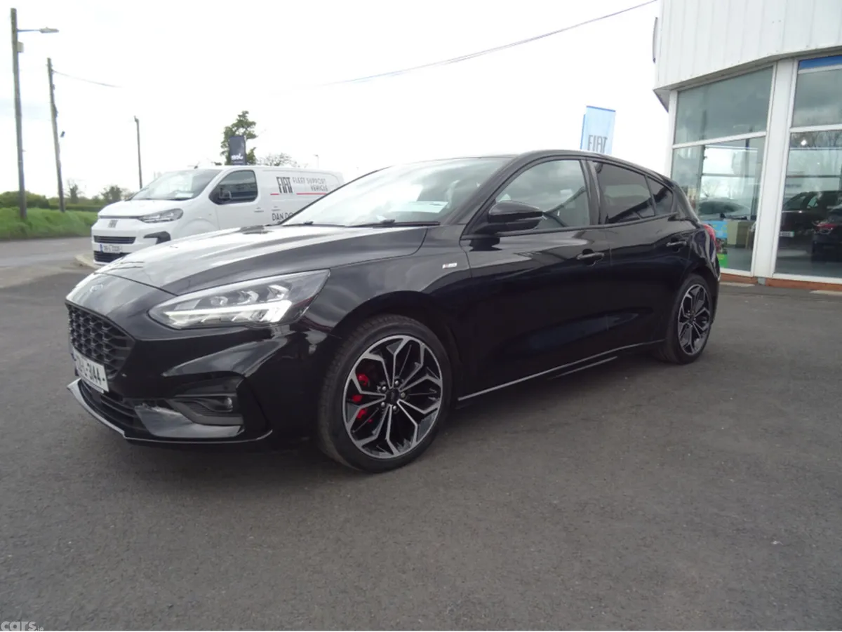 Ford Focus Hatchback, Petrol, 2022, Black